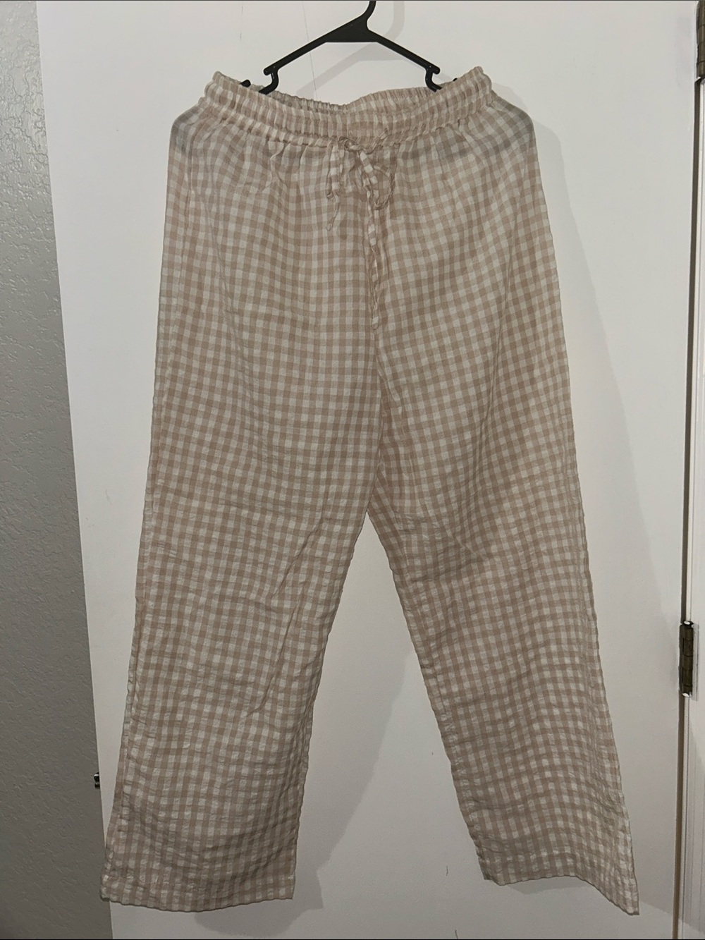 NWOT Women’s Beige Gingham Lounge Pants - Elastic Waist
